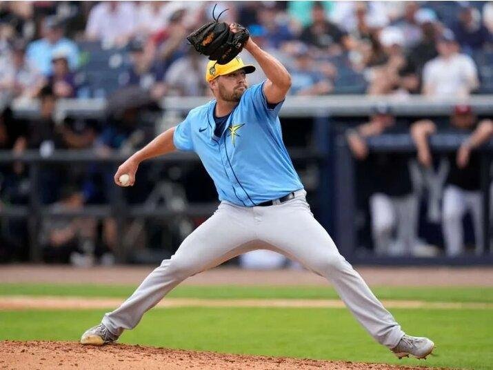 Toros anuncian contratación de los lanzadores Joe Record y Bryce Conley