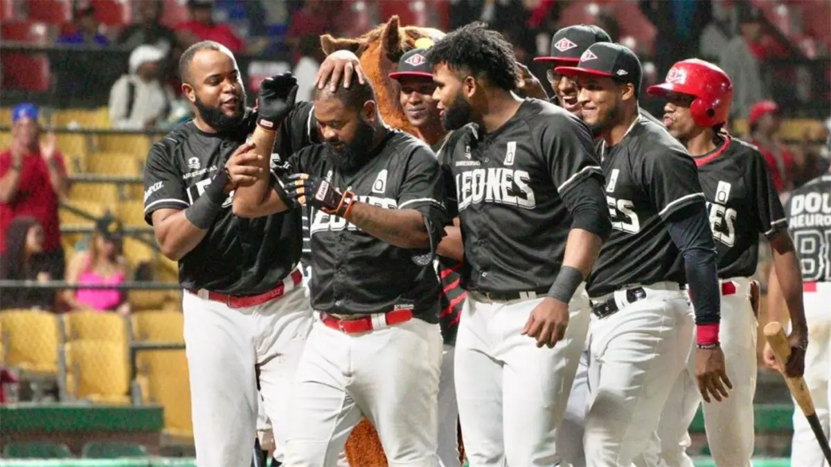 Leones caen en el Tetelo pese a cuatro extrabases