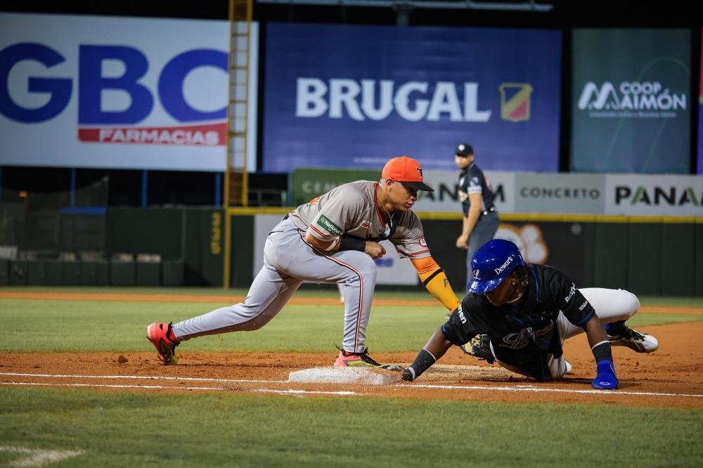 Toros caen 7-4 ante Licey y siguen cuartos