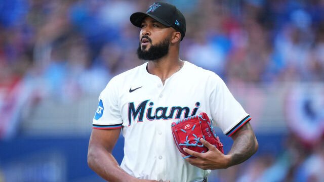 Marlins ejercen opción de Sandy Alcántara para 2027