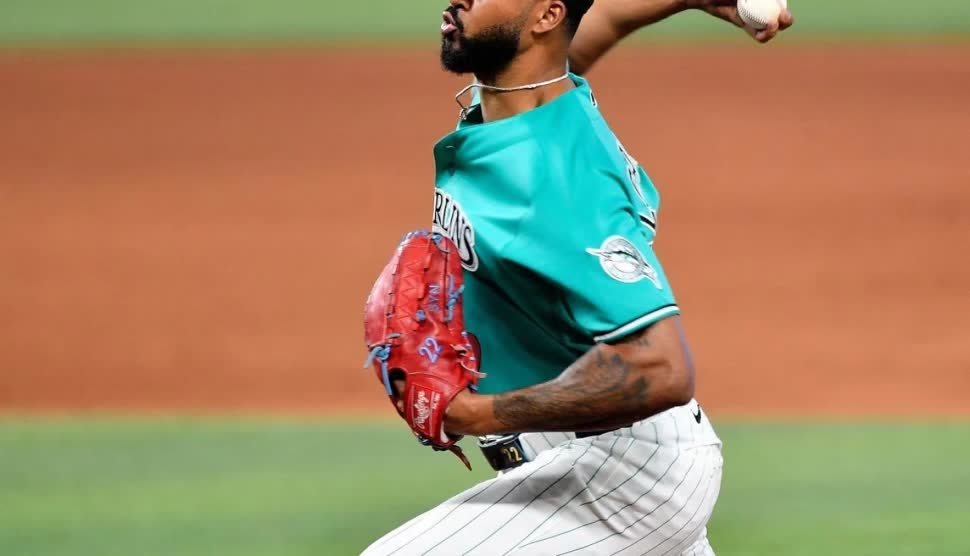 Marlins retienen a Sandy Alcántara por US$21 millones