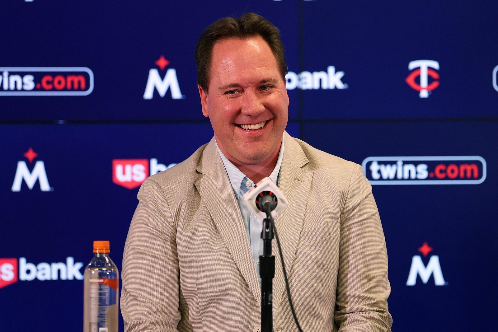Los Mets incorporan a Derek Falvey a la dirección del club y ascienden a Kris Gross
