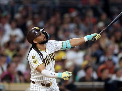 Tatis Jr. alcanza 25 jonrones por cuarta vez y  Sánchez gana su 18