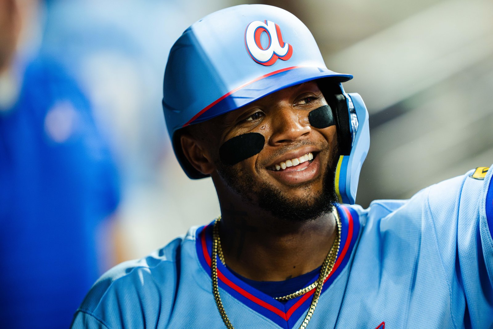 Bravos ejercitan opciones 2027 para Ronald Acuña Jr y Ozzie Albies